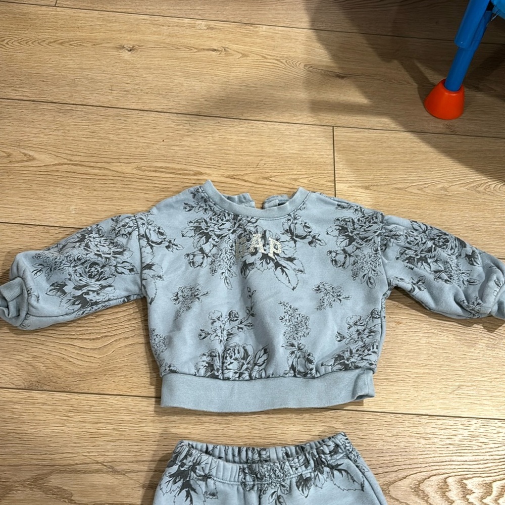 Gap girls 12-18 months